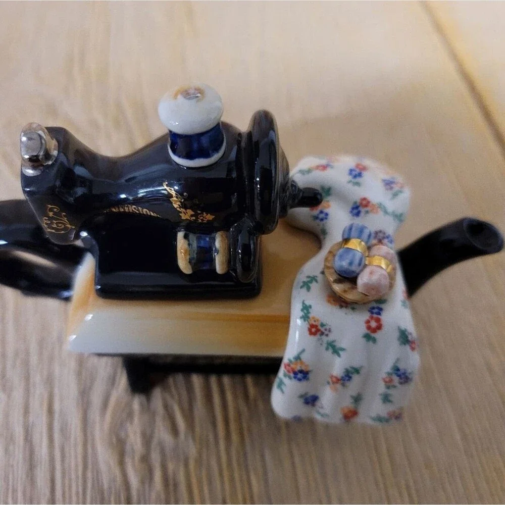 Cardew Design mini Sewing Machine Teapot Artist Signed